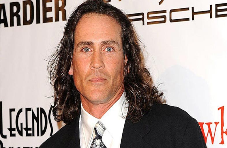 نهاية مأساوية لـ طرازان في حادث طائرة