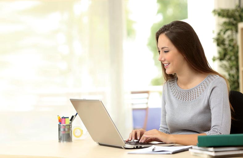 طريقة ناجعة لحماية الظهر والعين عند العمل من المنزلي