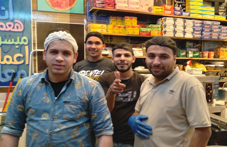 رؤية العارضين بالأجنحة والأكشاك للقرية العالمية