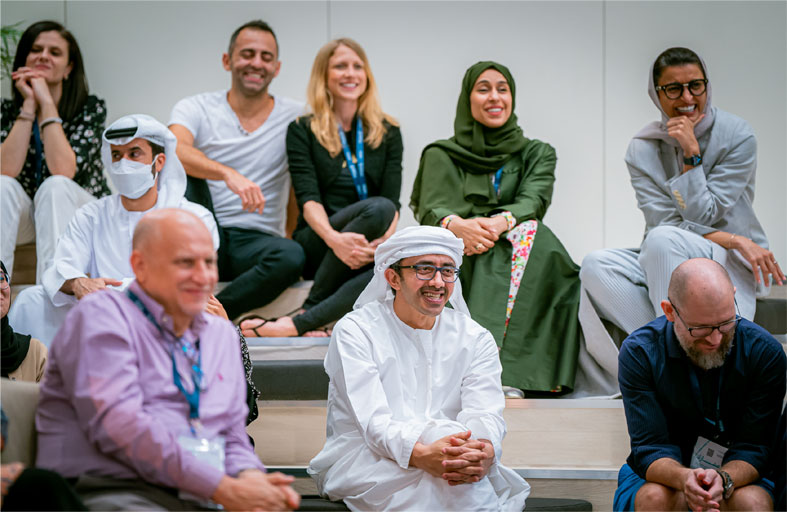 عبد الله بن زايد يشهد جانباً من فعاليات ملتقى أولياء الأمور 