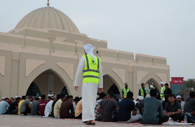 31 ألف وجبة «إفطار صائم» توزعها «خيرية الشارقة» يوميا