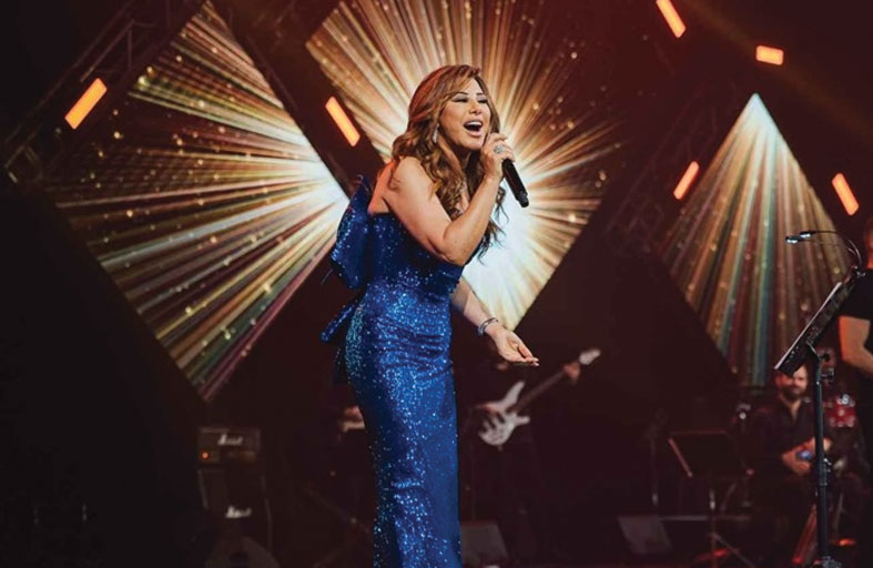 نجوى كرم تبكي على المسرح.. وترد على ليلى عبداللطيف!