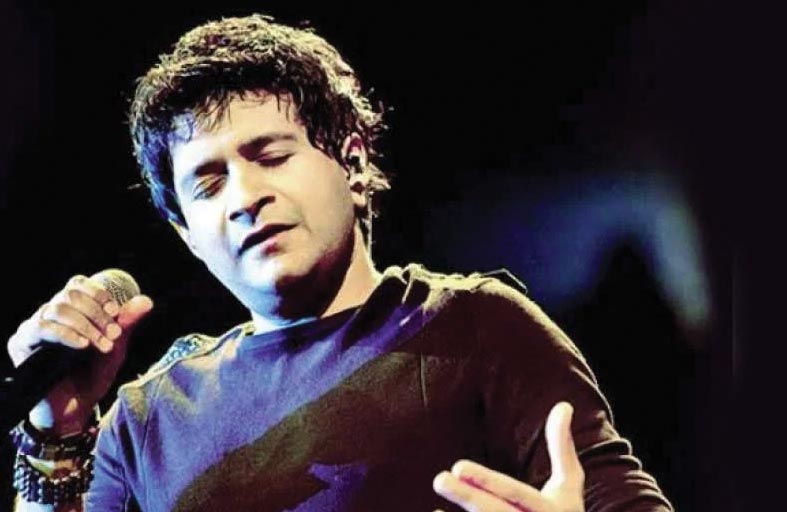 وفاة مطرب هندي على المسرح 