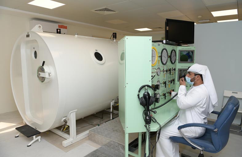 شرطة دبي تعالج 10 حالات العام الماضي في غرفة الضغط بالأكسجين