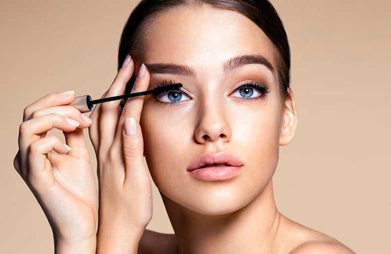في الصيف..استخدمي ماسكارا مقاومة للماء