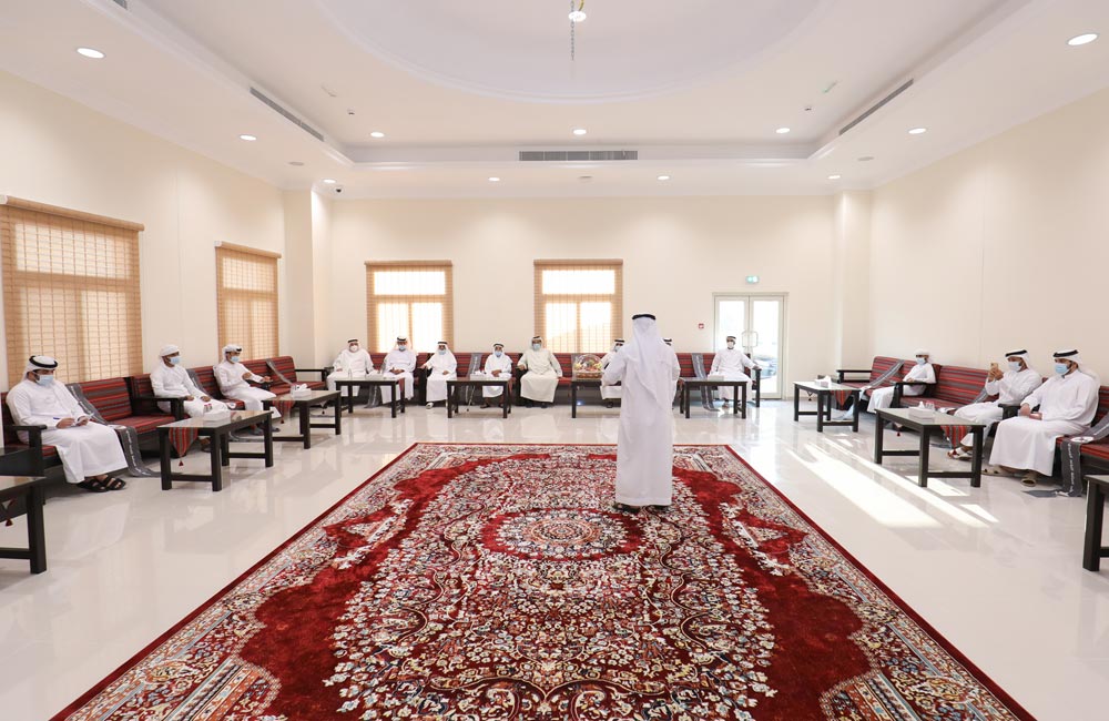 مجلس منطقة الحمرية يناقش الشباب في أدوارهم للحفاظ على البيئة البحرية واستدامة الثروة  السمكية