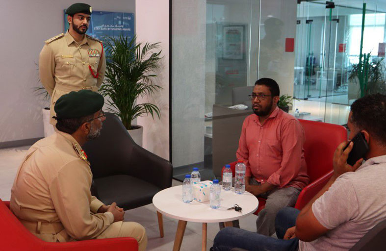 مركز شرطة الخوانيج يلتقي المتعاملين ضمن مبادرة «سعادتنا من سعادتكم»