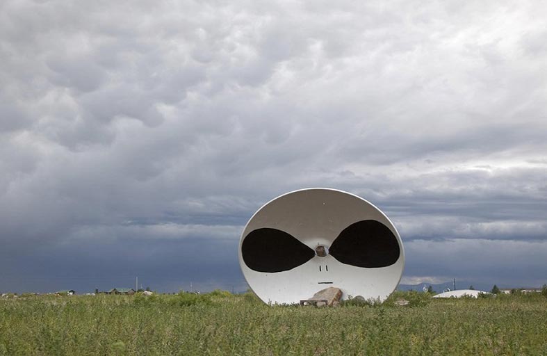 عالم يدعو لاتفاقية سلام مع سكان خارج الأرض