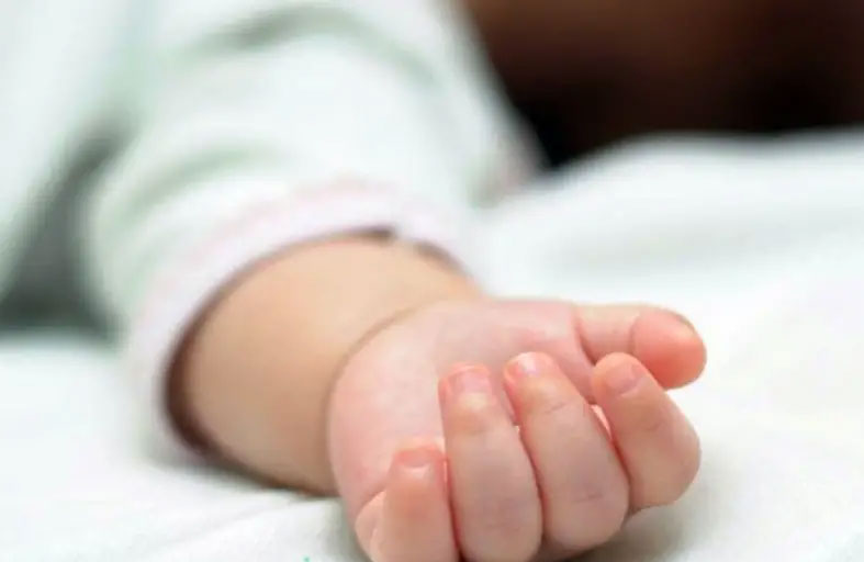 تقتل رضيعها بسبب حفّاضه المتّسخ!