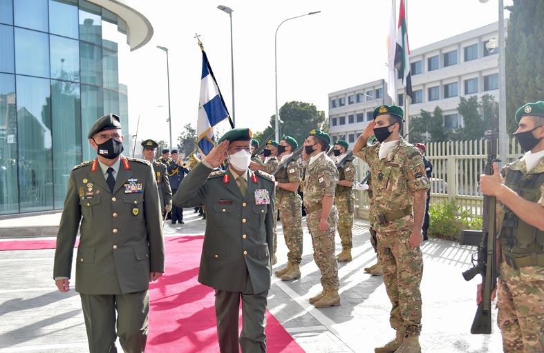 الرميثي يبحث مع نظيره القبرصي علاقات التعاون الدفاعي المشترك