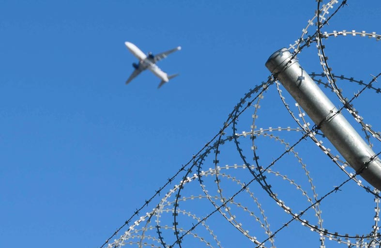 سجن يتيح لنزلائه حجز تذاكر طيران ومغادرة البلاد