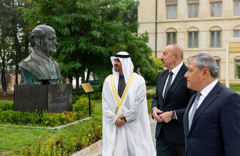 رئيس الدولة يزور عدداً من المعالم التاريخية في كاراباخ يرافقه رئيس أذربيجان