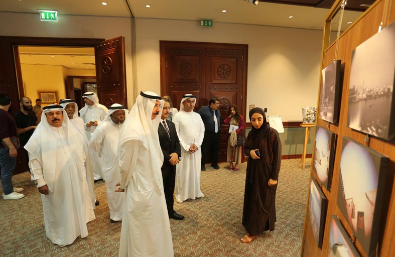 معرض وندوة إعلامية في ندوة الثقافة والعلوم