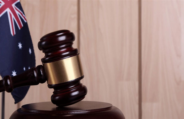 أب وأم يجوّعان ابنتهما بشكل صادم