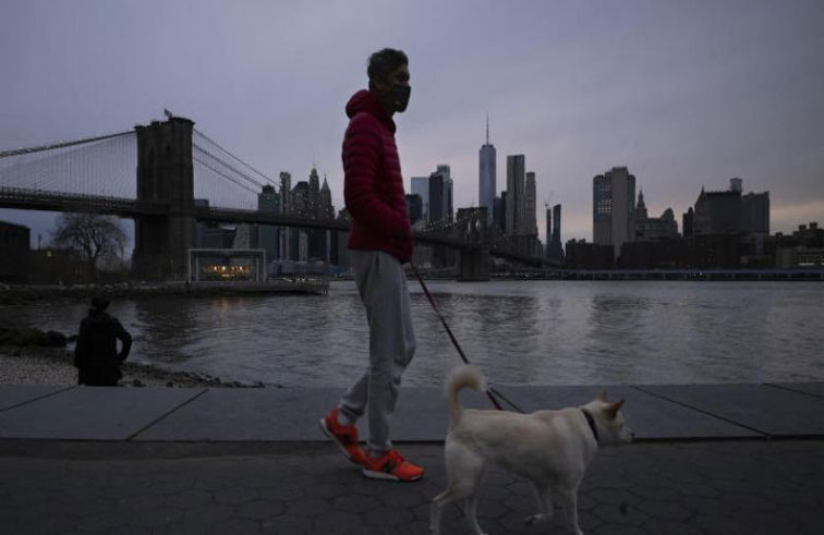 دراسة: التباعد الاجتماعي قد يستمر حتى 2022 