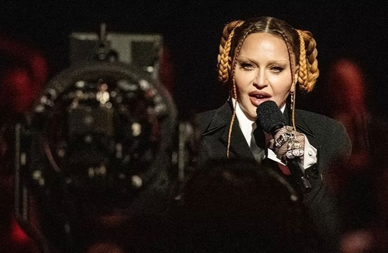 مادونا كانت تسجل الموسيقى سراً قبل دخول المستشفى