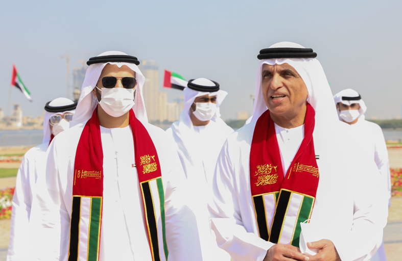 حاكم رأس الخيمة يشهد احتفالات يوم العلم