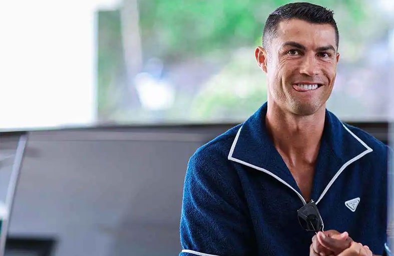 عودة كريستيانو رونالدو إلى إسبانيا.. صور تغزو الشوارع 