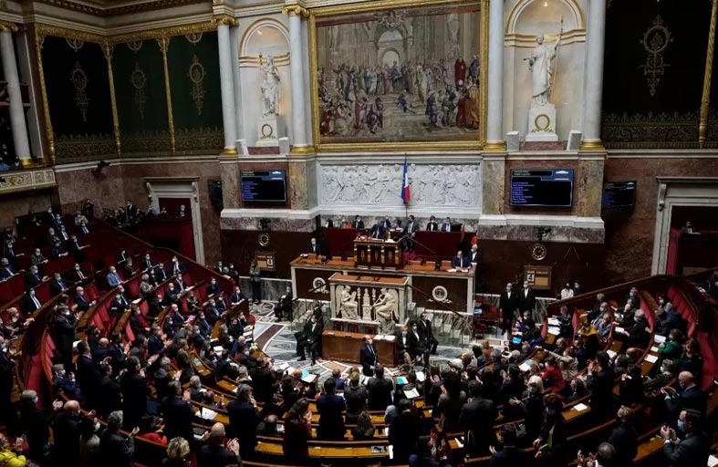 هزيمة معسكر ماكرون وحل الجمعية الوطنية قد يرمي بفرنسا إلى المجهول !