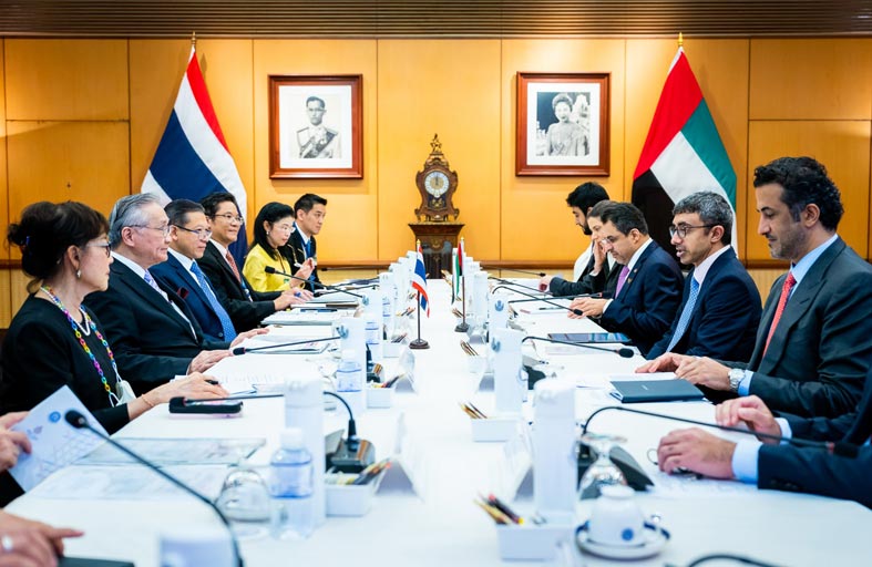 عبدالله بن زايد يلتقي نائب رئيس مجلس الوزراء وزير خارجية تايلاند