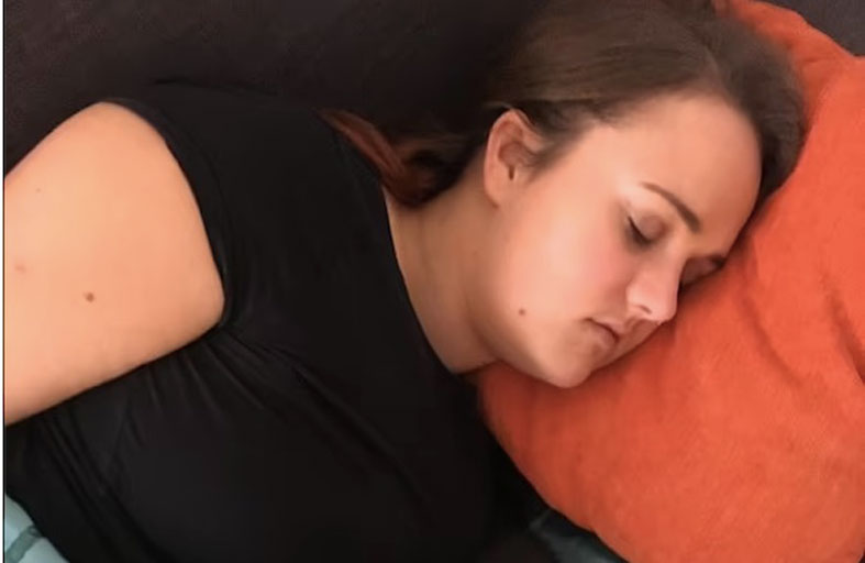 ورم مزيف يجعل جسمها يقلد أعراض السرطان