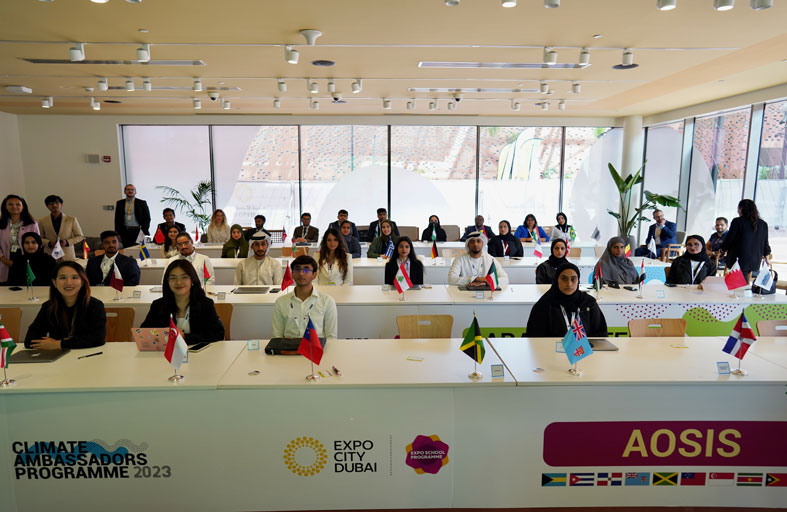 « COP28».. برنامج سفراء المناخ يستقبل أولى دفعات  طلبـة الجامعـات و يناقش الحـد من الانبعاثـات الكربـونيـة