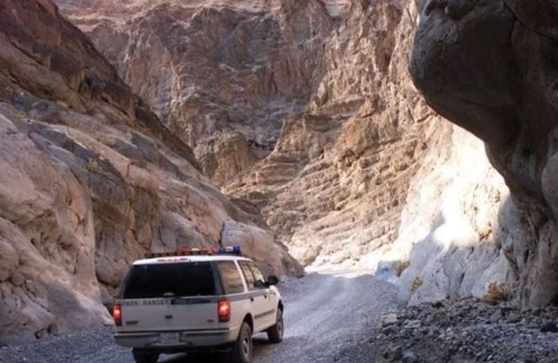 يلقى مصرعه تحت سفح الجبل أثناء التنزه