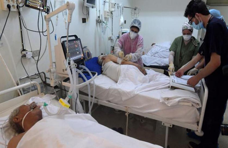 مستشفيات تونسية تشهد اكتظاظا مع موجة انتشار الوباء 