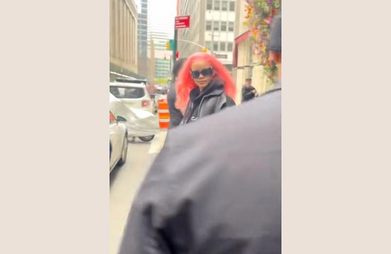 ريهانا تفاجئ الجمهور بلوك جديد