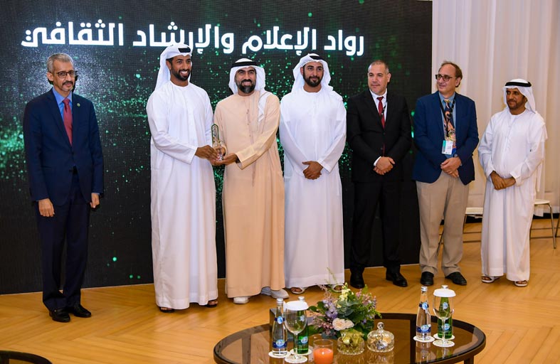 محمد بن نهيان بن مبارك يشهد حفل توزيع جوائز برنامج المرشد الثقافي العربي