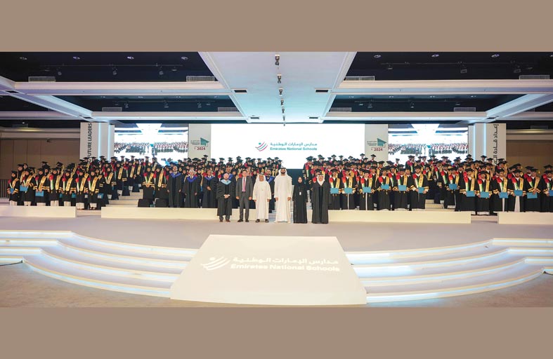 برعاية منصور بن زايد.. وزير الثقافة يشهد تخريج طلبة مدارس الإمارات الوطنية من مجمّعي الشارقة ورأس الخيمة 