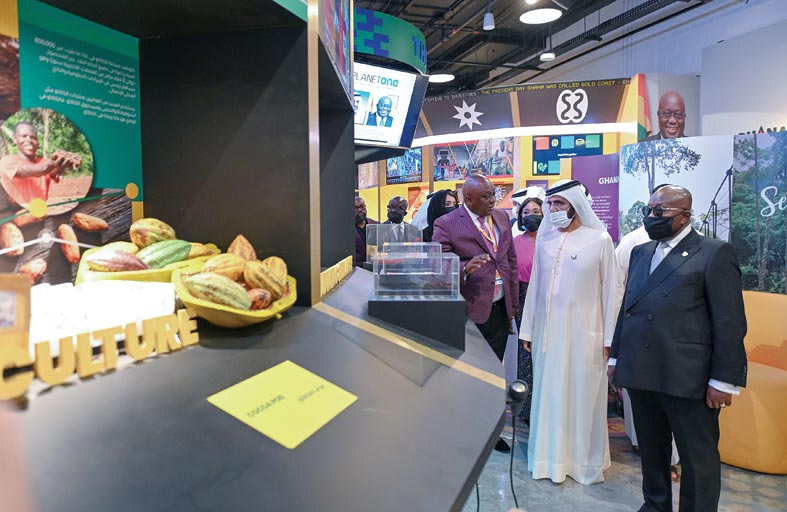 محمد بن راشد يلتقي رئيس غانا ويزور جناحها في إكسبو