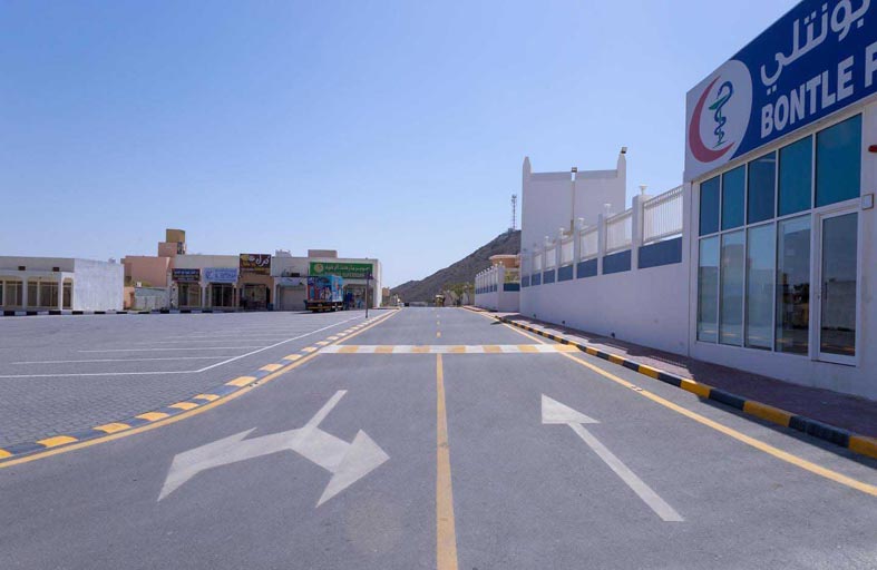 أشغال الفجيرة تنجز المرحلة الخامسة لطرق داخلية بطول 86.79 كم