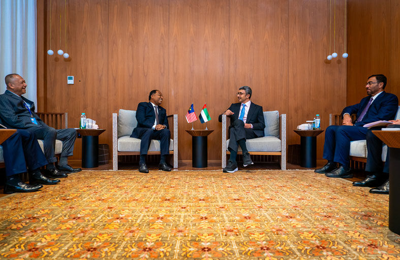 عبدالله بن زايد يبحث مع عدد من وزراء الخارجية في نيويورك العلاقات الثنائية وملف المناخ