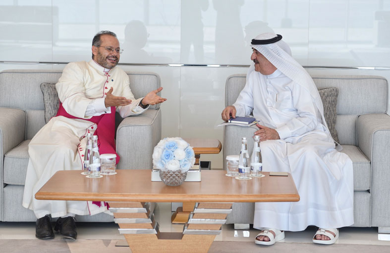 حاكم أم القيوين يستقبل ممثل بابا الفاتيكان 