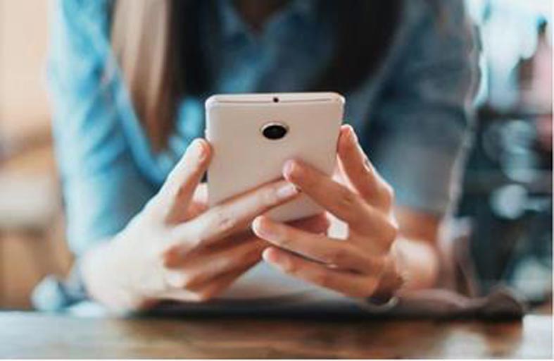 هاجمت طليقها عبر واتساب.. فتلقت عقوبة قاسية