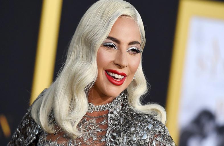 ليدي غاغا تعايد مصفف شعرها بصورة جريئة