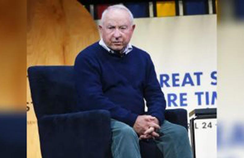 ملياردير أمريكي يعلن التبرع بشركته