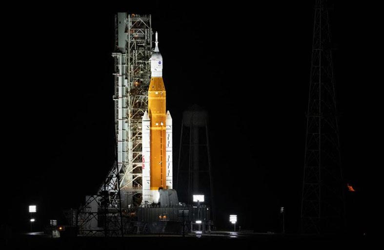 محاولة جديدة لإطلاق الصاروخ العملاق نحو القمر 