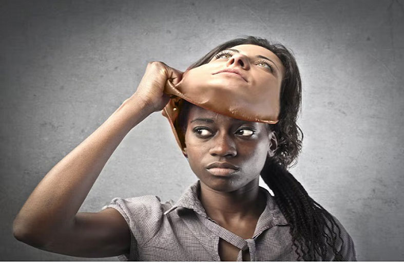 كيف تؤثر العنصرية على الدماغ والجسم؟