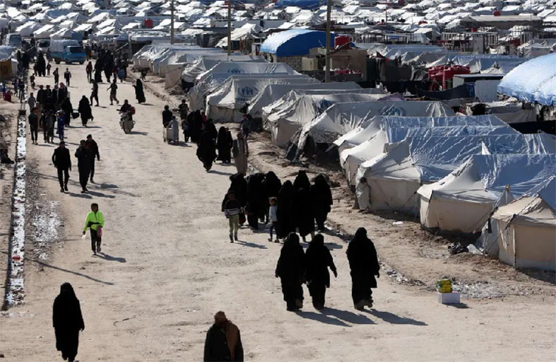 باريس تعيد 10 نساء و25 طفلا من مخيمات في سوريا 