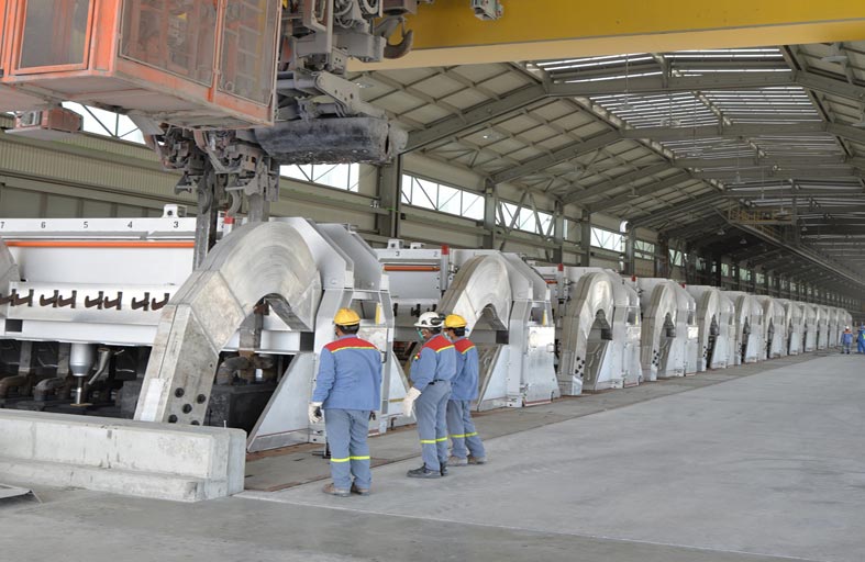 «الإمارات العالمية للألمنيوم» تبدأ تشغيل القسم الأول من توسعة مصهر الطويلة