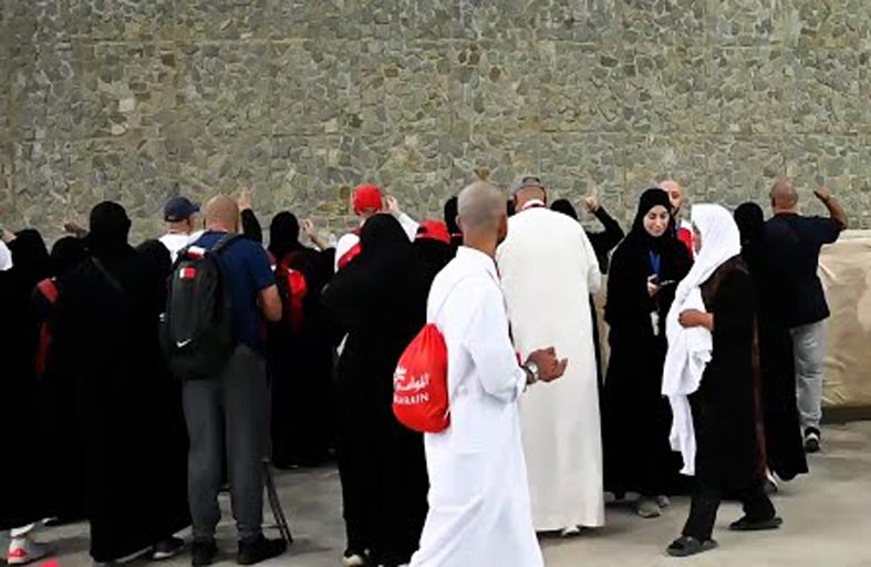 حجاج الدولة يرمون جمرات ثاني أيام التشريق ويؤدون طواف الوداع اليوم 