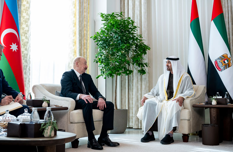 رئيس الدولة ورئيس أذربيجان يبحثان علاقات التعاون في إطار الشراكة الإستراتيجية الشاملة بين البلدين 