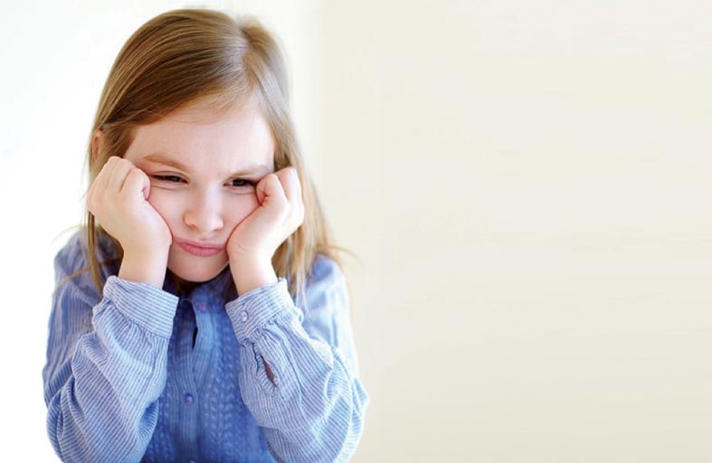 تعرف على كيفية التعامل مع الطفل الانطوائي