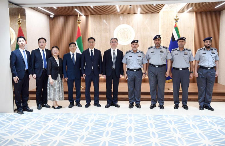 مدير عام شرطة أبوظبي يلتقي مدير الأمن العام بمقاطعة جيانغشي الصينية