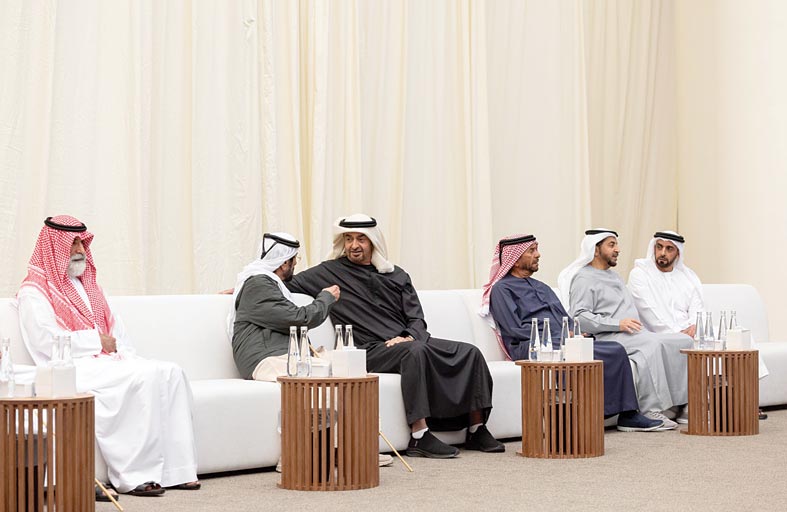 رئيس الدولة يتقبل تعازي الشيوخ والمواطنين في وفاة الشيخة مريم الفلاسي 