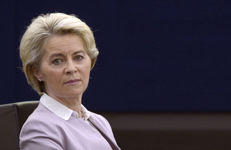 رئيسة المفوضية الأوروبية تُتَهم بأنها «طائشة و غير واعية »