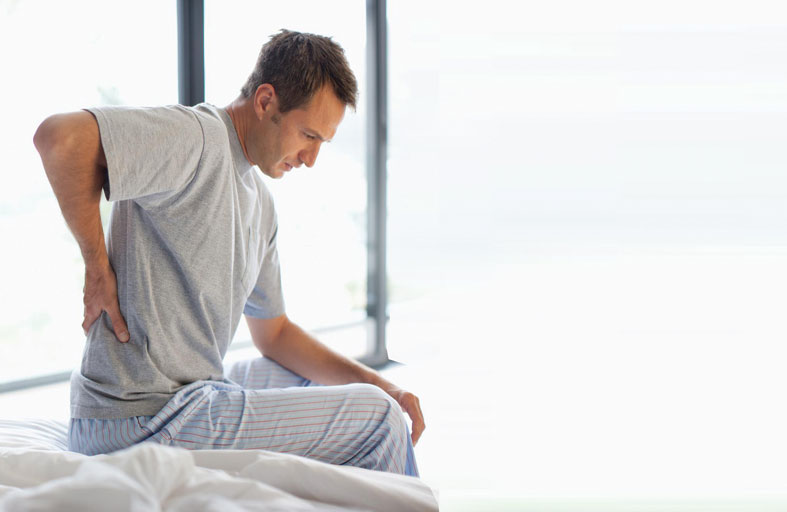 طبيب مسالك بولية يكشف الأعراض الأولى لحصى الكلى