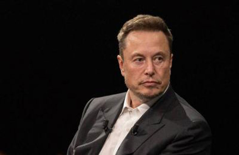 ماسك يتهم «آبل» بتفضيل «أوبن إيه آي» ويتوعد بملاحقات قضائية 